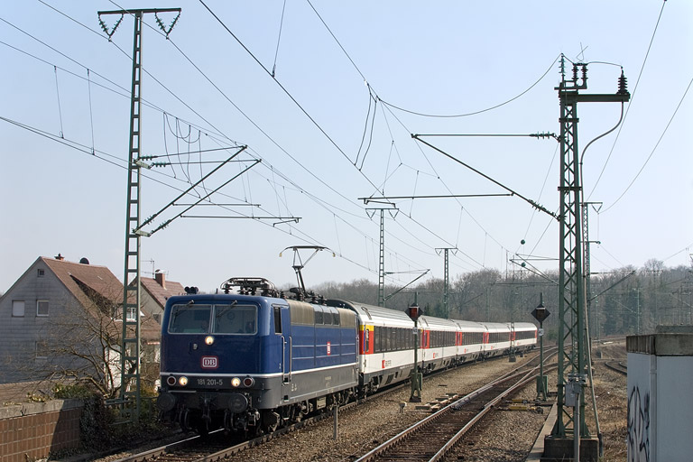 181 201 mit IC 280 bei km 16,8 (M&auml;rz 2012)
