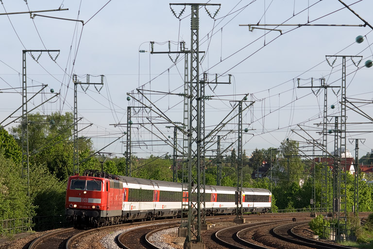 181 204 mit IC 181 bei km 16,6 (Mai 2012)