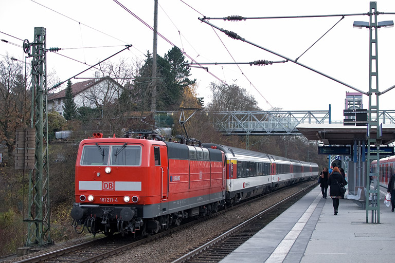 181 211 mit IC 280 bei km 14,2 (November 2012)