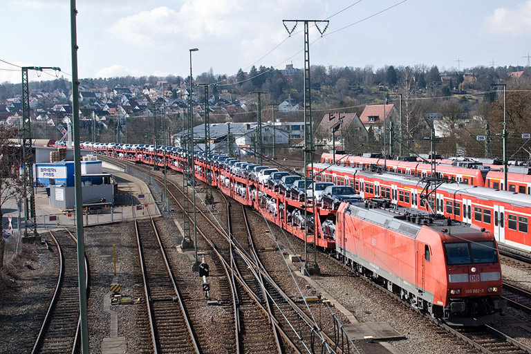 185 002 mit GA 60080 bei km 16,0 (M&auml;rz 2012)