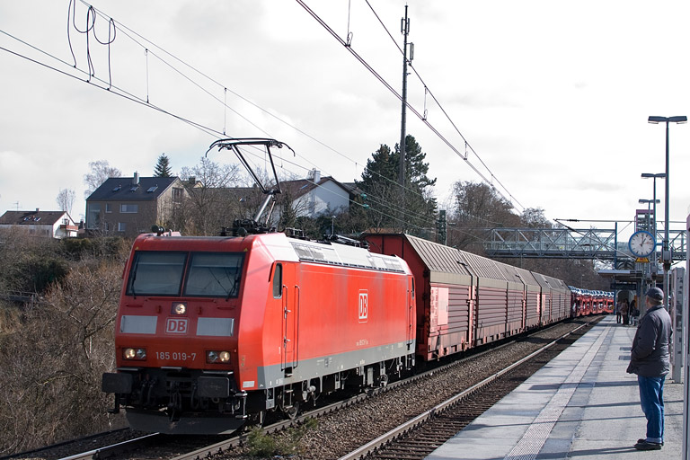 185 019 mit EK 56180 bei km 14,2 (Februar 2012)