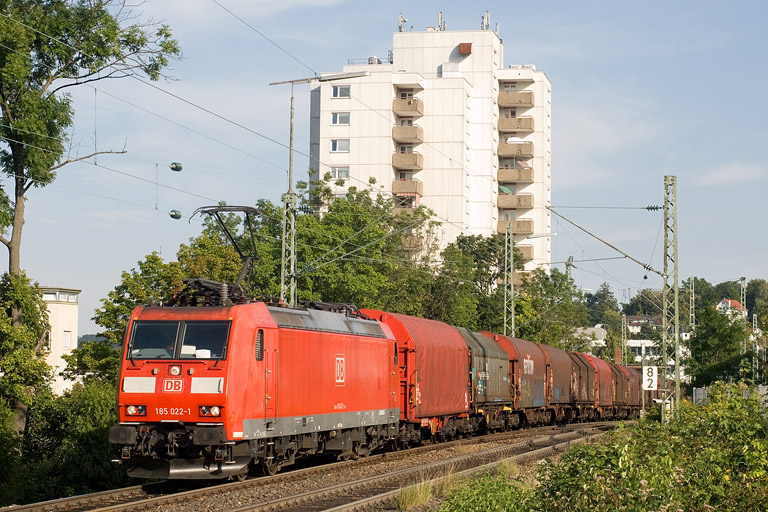 185 022 mit EK 56166 bei km 8,2 (August 2012)