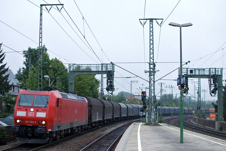 185 050 mit GM 49225 bei km 16,6 (September 2012)