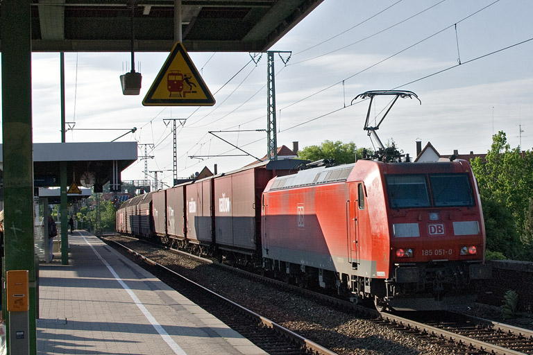 185 051 mit GA 60084 bei km 16,8 (Juni 2012)