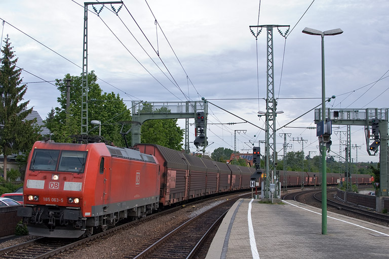 185 063 mit EK 56177 bei km 16,6 (Mai 2012)
