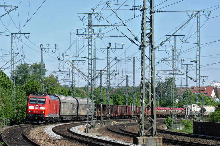185 067 mit EZ 44689 bei km 16,6 (Mai 2012)
