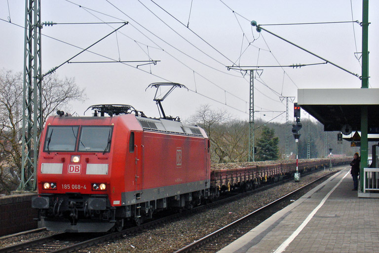 185 068 mit GB 62478 bei km 16,8 (Februar 2012)
