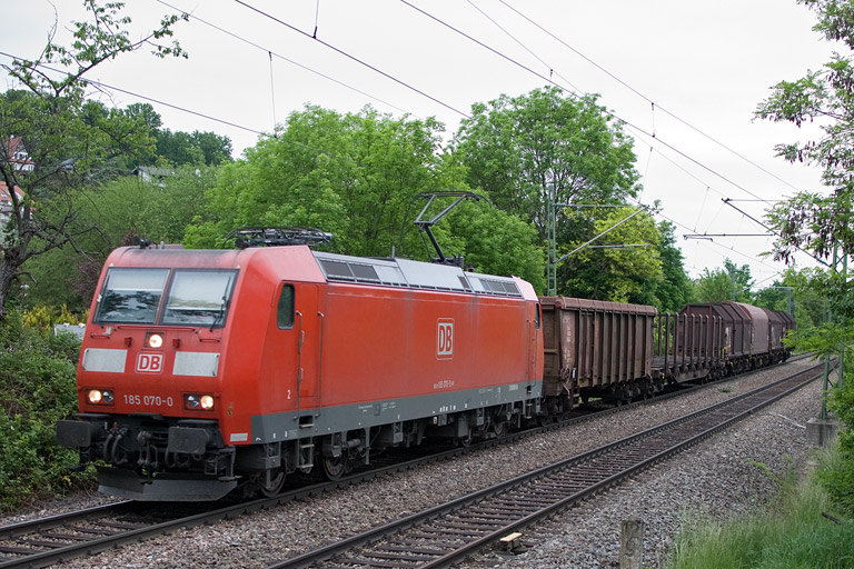 185 070 mit EK 56171 bei km 12,8 (Mai 2012)