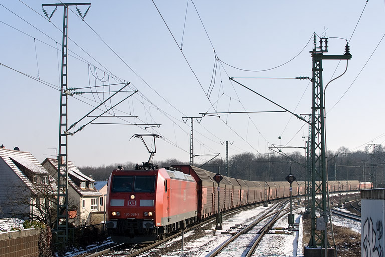185 081 mit EK 56180 bei km 16,8 (Februar 2012)