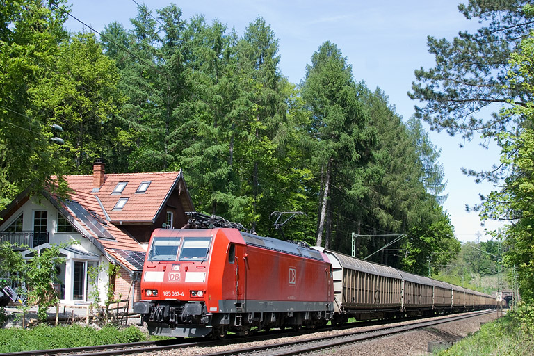 185 087 mit GM 46717 bei km 18,2 (Mai 2012)