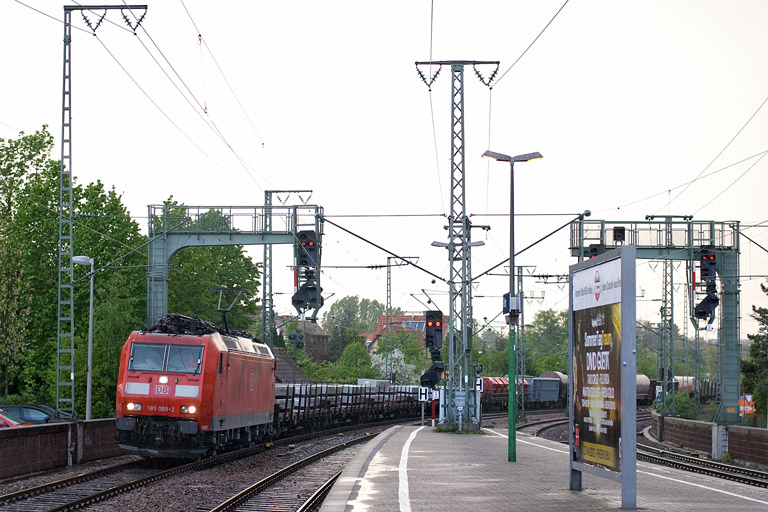 185 125 mit EK 56185 bei km 16,6 (Mai 2012)