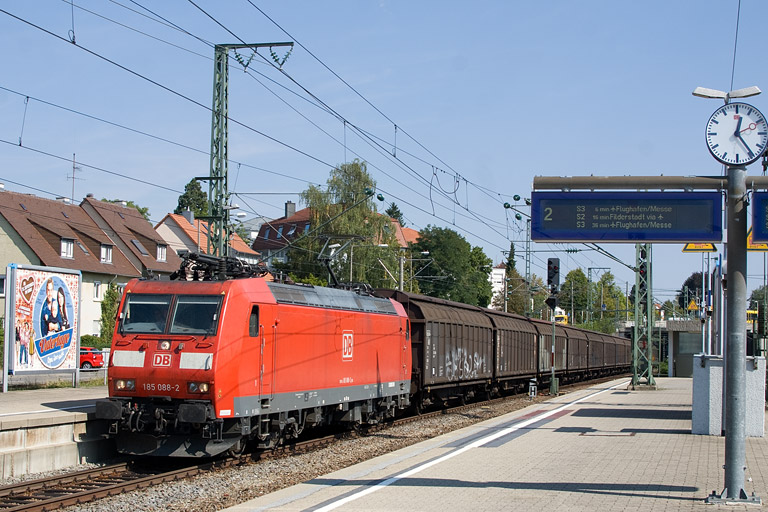 185 088 mit GB 49151 bei km 15,6 (September 2012)