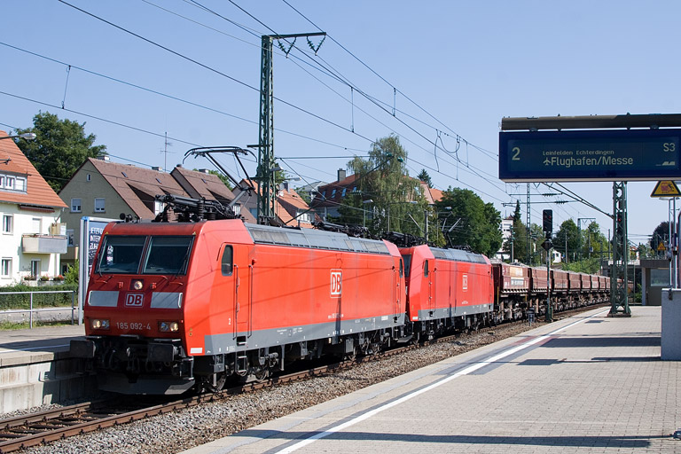 185 092 und 185 122 bei km 15,6 (August 2012)