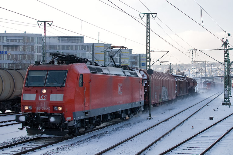 185 094 mit EZ 44698 bei km 15,8 (Dezember 2012)