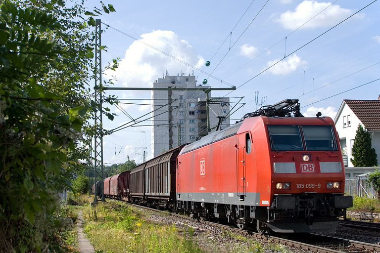 185 099 mit EZ 44695 bei km 8,6 (August 2012)