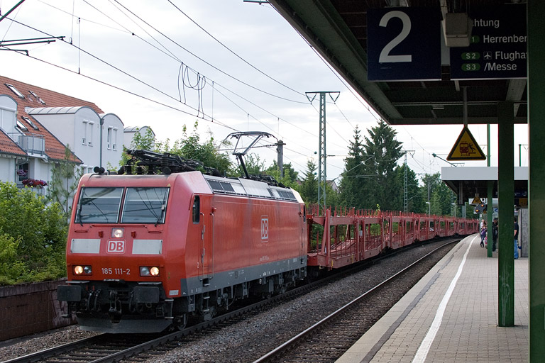 185 111 mit EK 56181 bei km 16,8 (Juni 2012)
