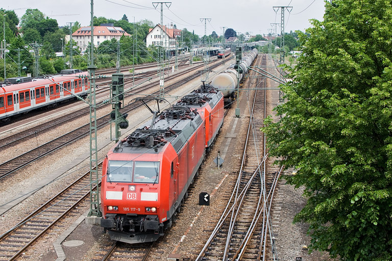 185 117 und 185 093 bei km 15,8 (Juni 2012)
