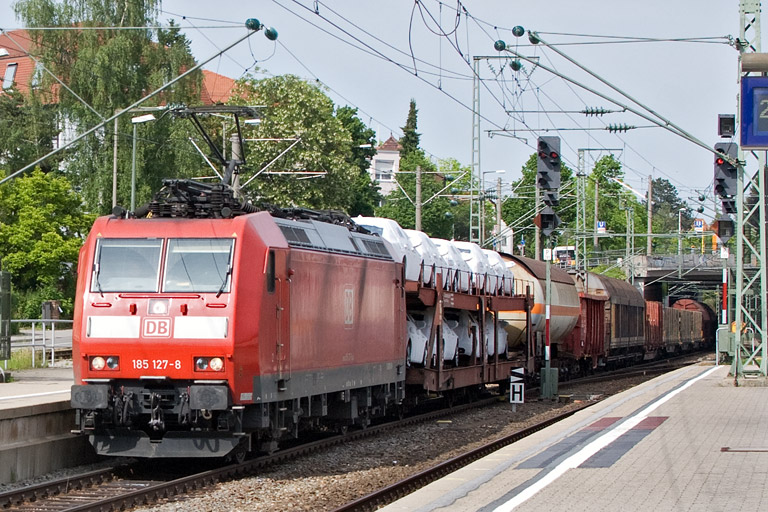 185 127 mit EZ 44691 bei km 15,6 (Mai 2012)