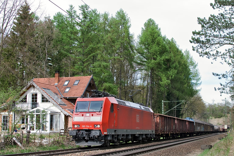 185 134 mit EZ 44691 bei km 18,2 (April 2012)