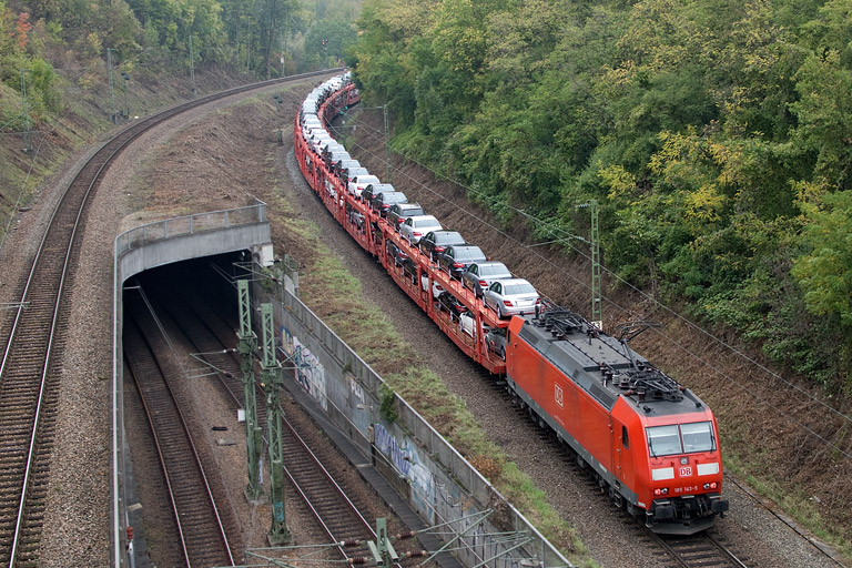 185 143 mit EK 56164 bei km 13,8 (Oktober 2012)