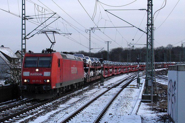 185 171 mit GA 60082 bei km 16,8 (Februar 2012)