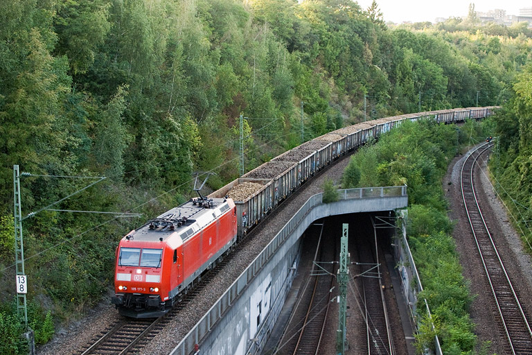 185 177 mit GB 46333 bei km 13,8 (September 2012)