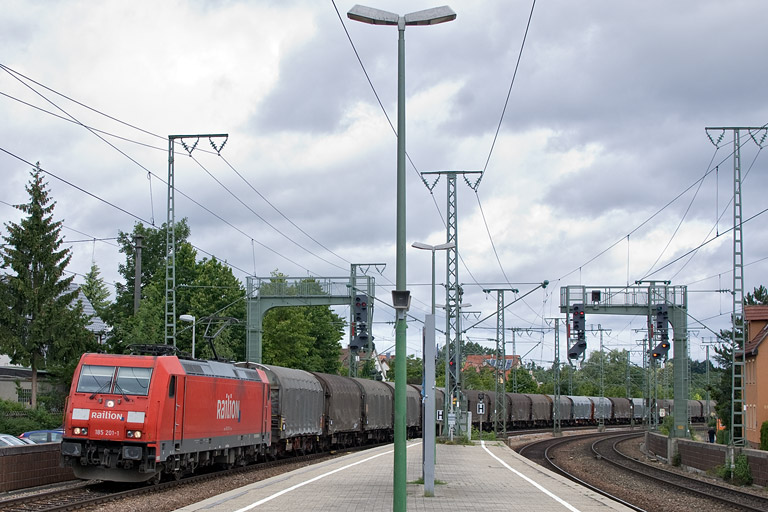 185 201 mit GM 49225 bei km 16,6 (Juli 2012)