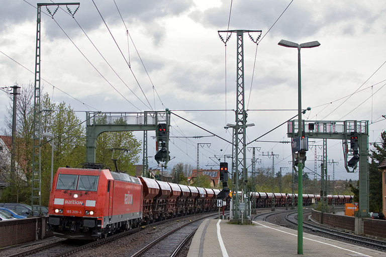 185 209 mit GB 62764 bei km 16,6 (April 2012)
