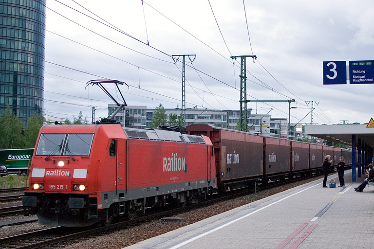 185 215 mit GA 60086 bei km 15,6 (Juli 2012)