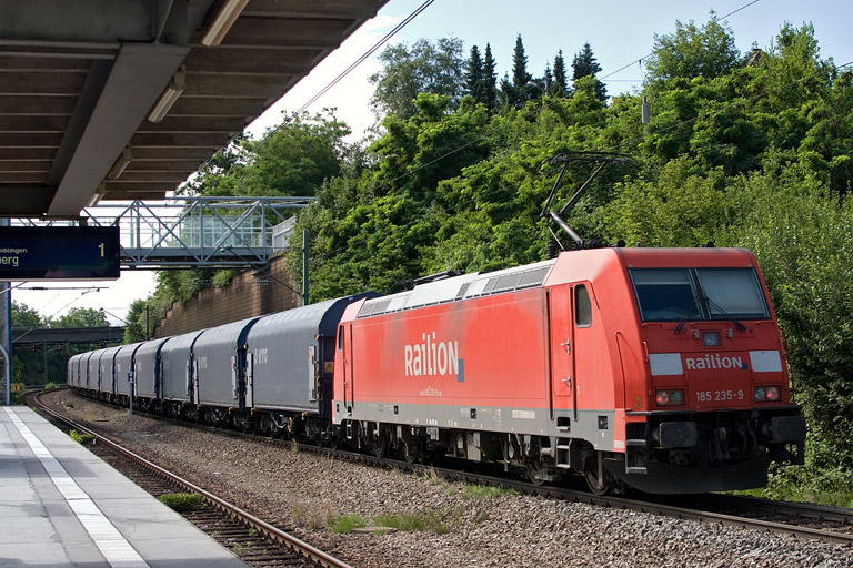185 235 mit GM 49225 bei km 14,2 (Juli 2012)