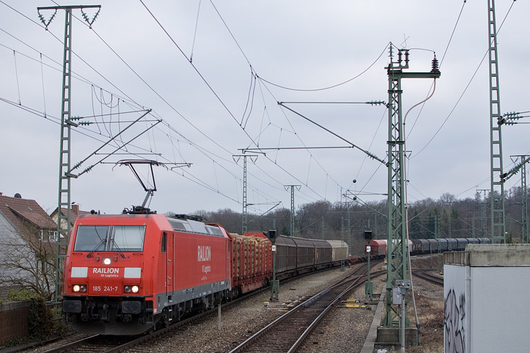 185 241 mit EK 56166 bei km 16,8 (M&auml;rz 2012)