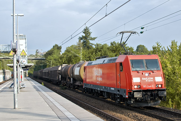 185 244 mit EZ 44689 bei km 14,2 (September 2012)