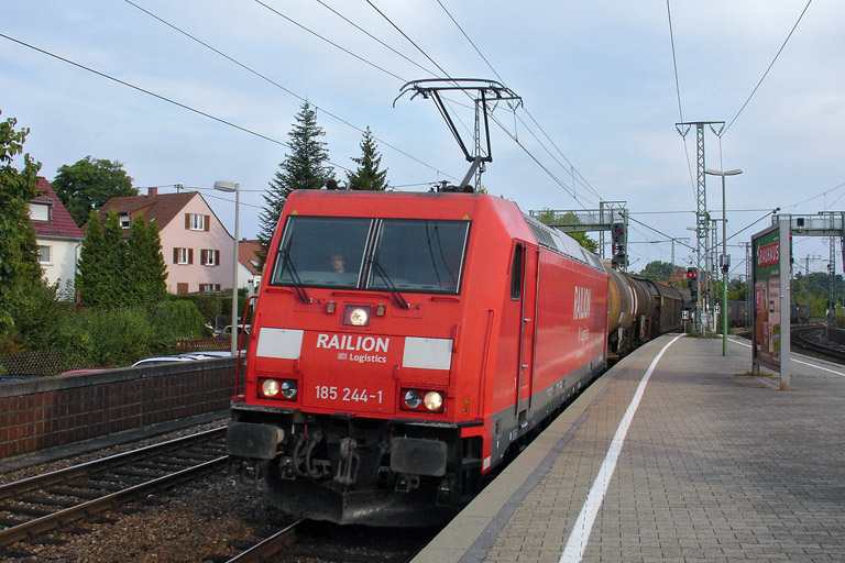 185 244 mit EZ 44689 bei km 16,8 (September 2012)