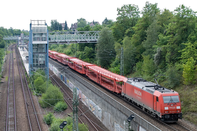 185 246 mit EK 56165 bei km 14,0 (Juli 2012)