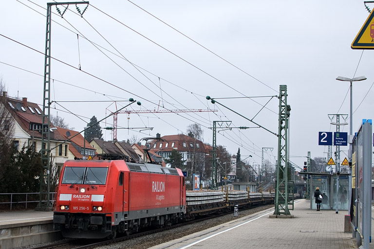 185 256 mit GB 62490 bei km 15,6 (Februar 2012)