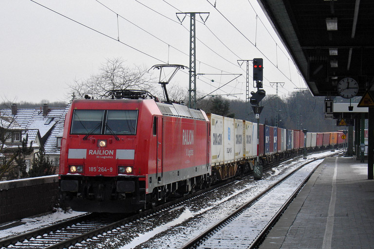 185 264 mit KT 43160 bei km 16,8 (Februar 2012)