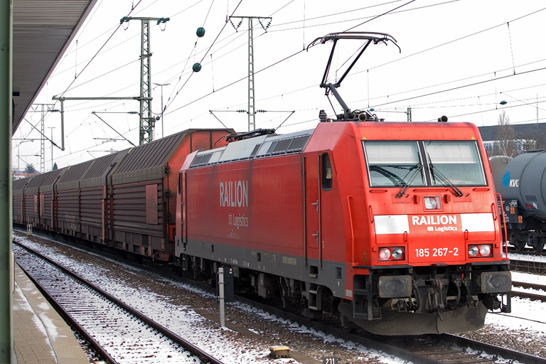 185 267 mit EK 56180 bei km 15,6 (Februar 2012)