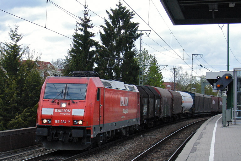 185 284 mit EK 56173 bei km 16,8 (April 2012)