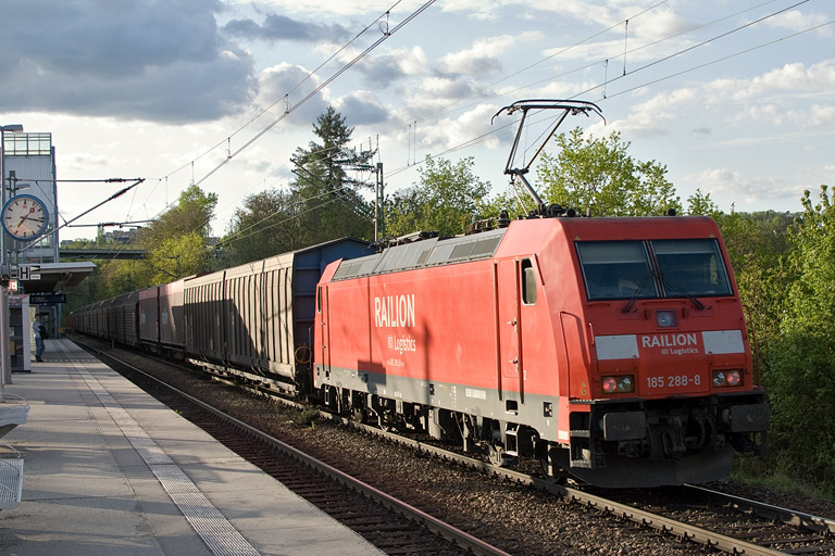 185 288 mit GA 60084 bei km 14,2 (Mai 2012)