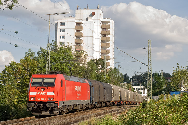 185 294 mit EK 56166 bei km 8,2 (August 2012)