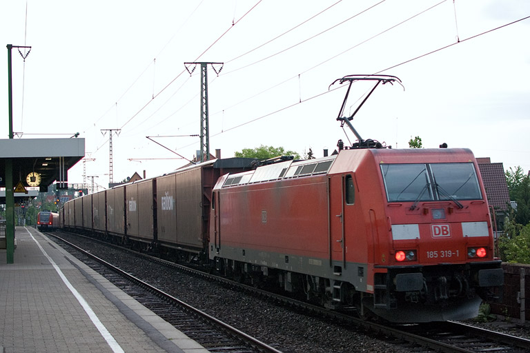 185 319 mit GA 60084 bei km 16,8 (Mai 2012)
