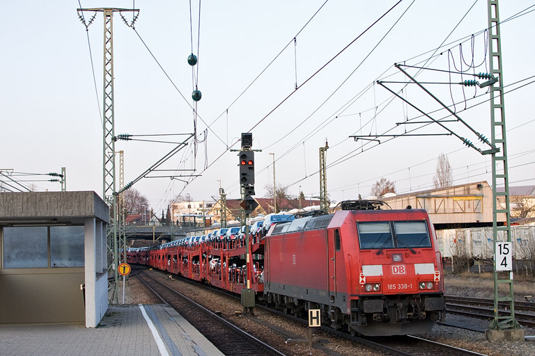 185 338 mit EK 56166 bei km 15,4 (M&auml;rz 2012)