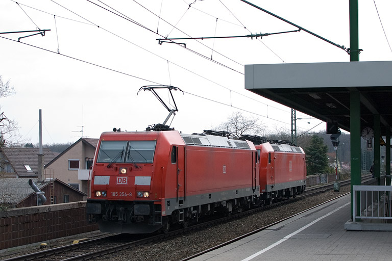 185 354 und 185 148 bei km 16,8 (M&auml;rz 2012)