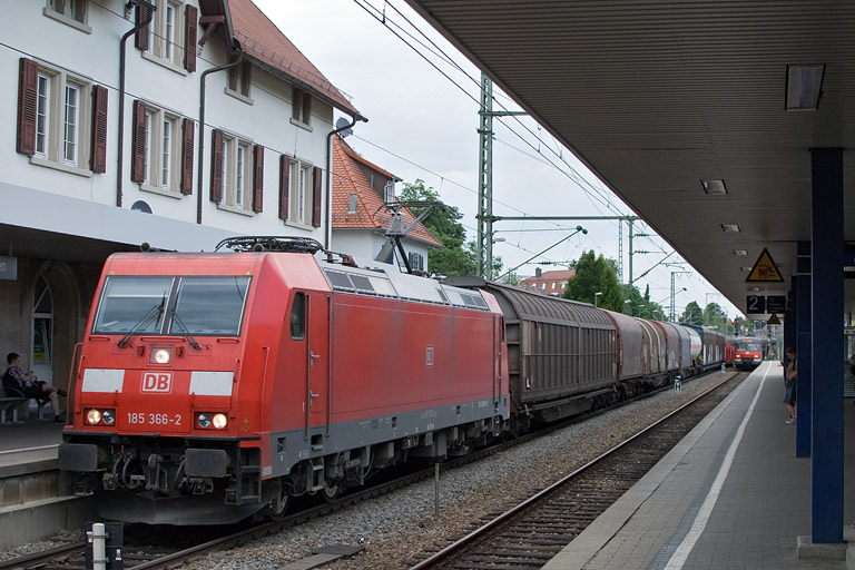 185 366 mit EK 56173 bei km 15,6 (Juni 2012)