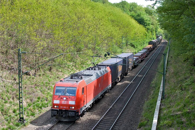 185 380 bei km 19,0 (Mai 2012)