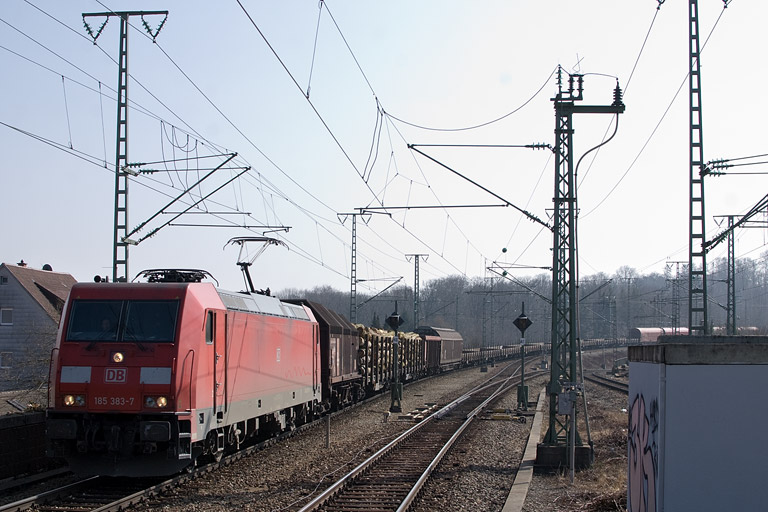 185 383 mit EZ 44696 bei km 16,8 (M&auml;rz 2012)