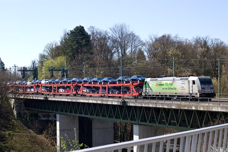 185 389 mit GA 60080 bei km 14,6 (April 2012)