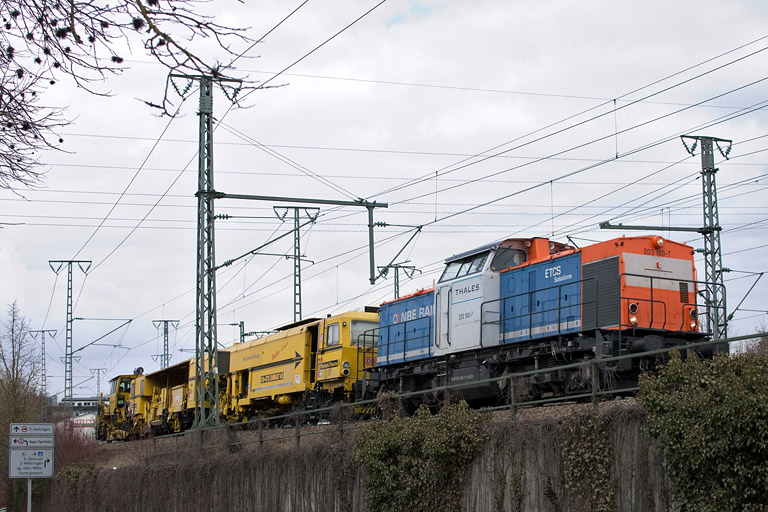 NBE Rail 203 160 (ex-DR 202 637) mit BauZ 93845 bei km 16,4 (M&auml;rz 2012)