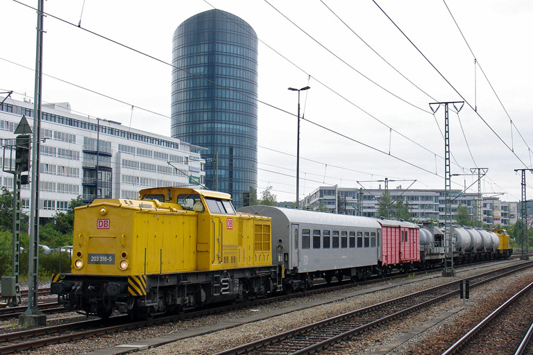203 316 mit NbZ 94121 bei km 15,6 (Juni 2012)