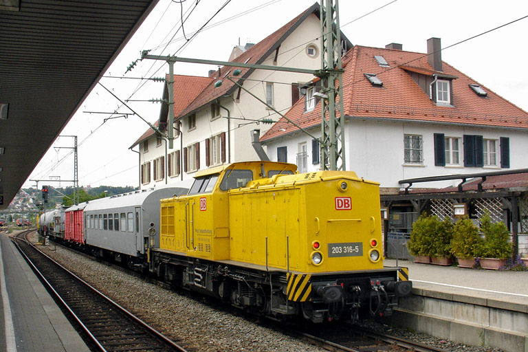 203 316 mit NbZ 94122 bei km 15,6 (Juni 2012)